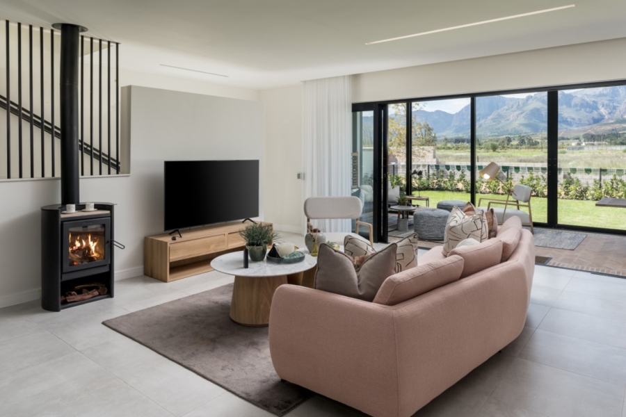 4 Bedroom Property for Sale in Drakenzicht Western Cape